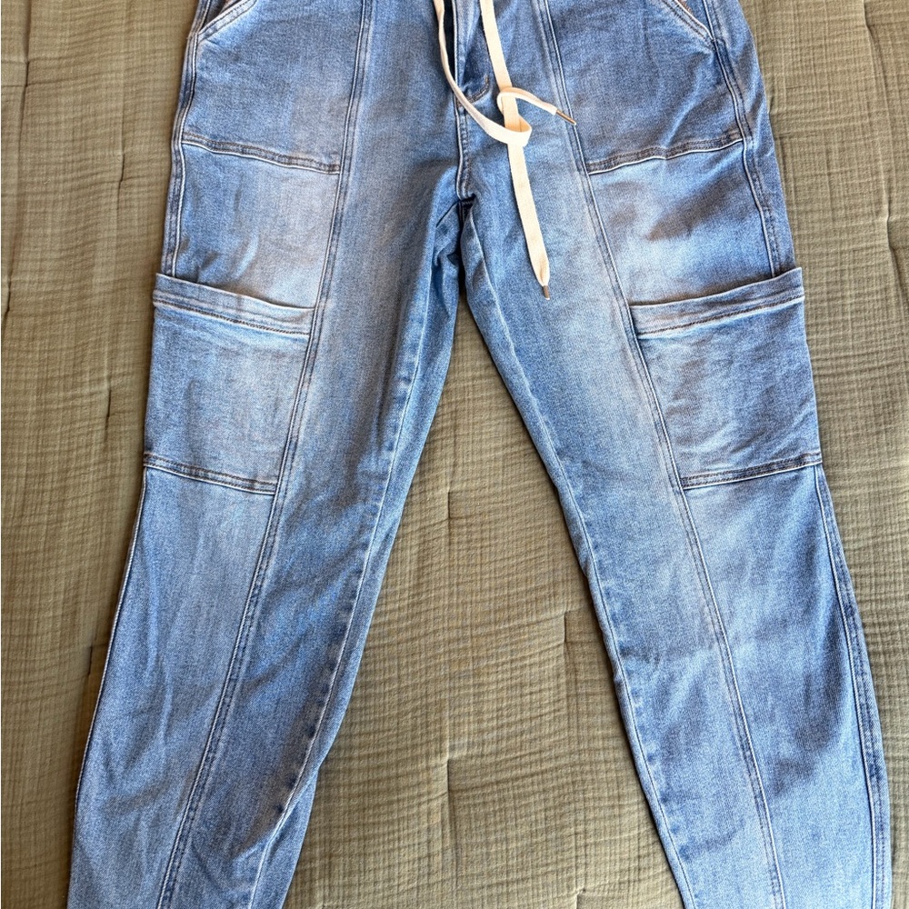 Judy Blue Men's Relaxed Light Blue Jeans with Drawstring